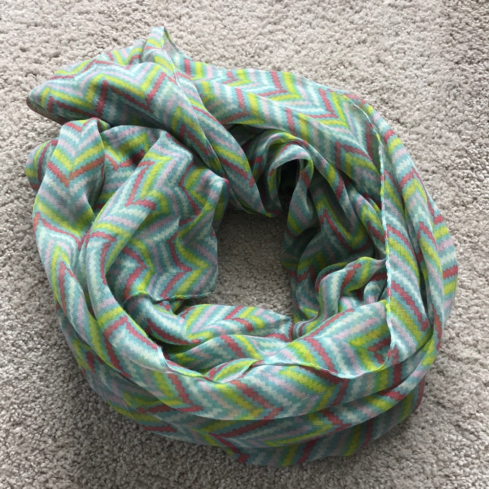 Infiniti scarf